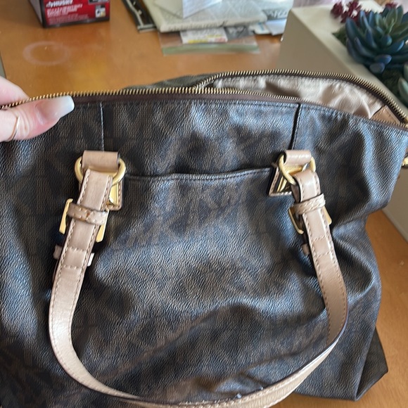 Michael Kors purse - Picture 4 of 4